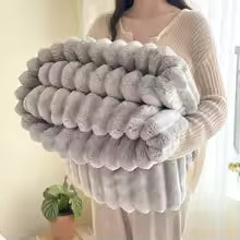 CloudHug™ Luxury Faux Fur Blanket